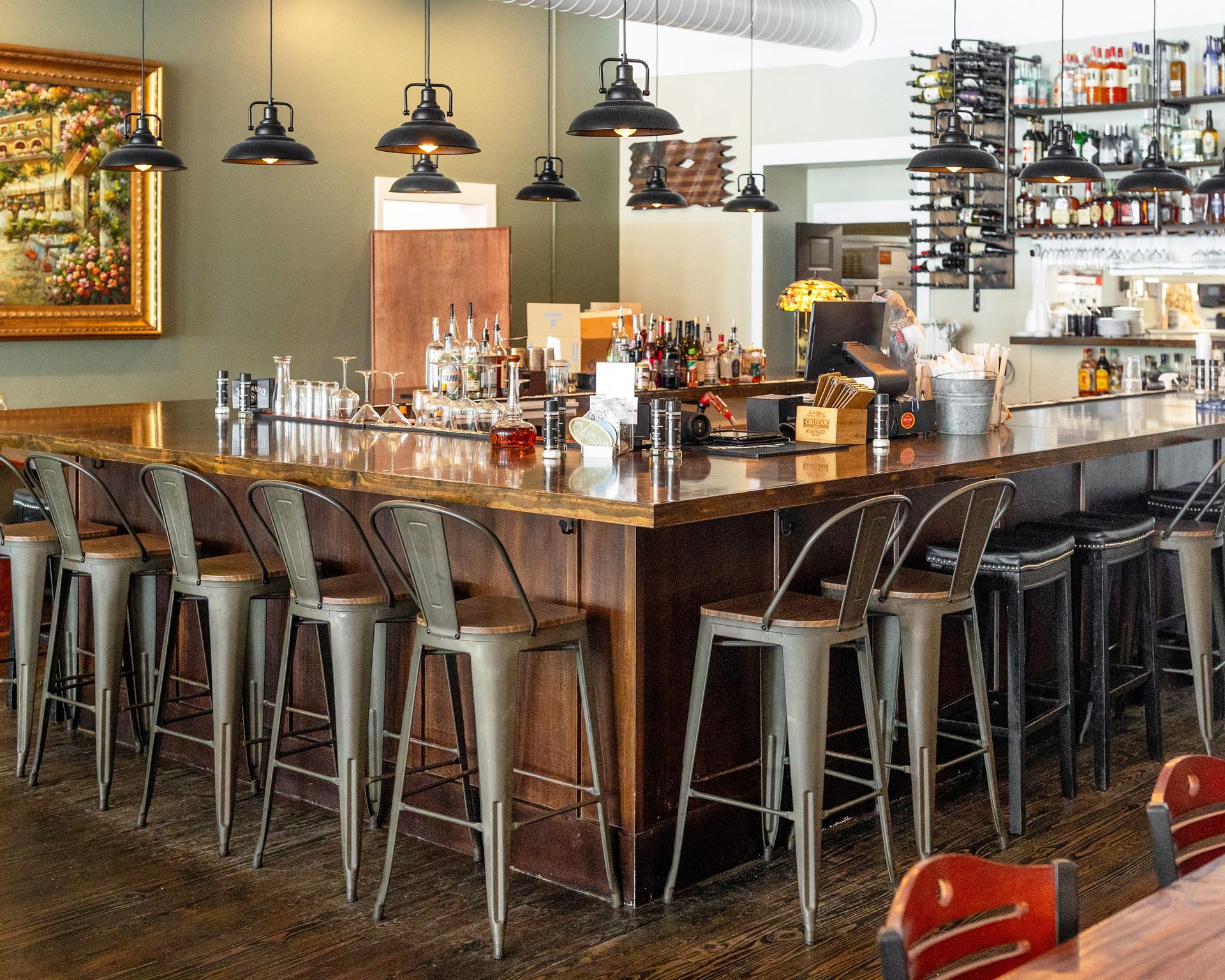 Relaxed Bar and Drinks Experience
